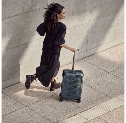 Валіза Victorinox Travel AIROX/Dark Blue S Маленька Vt610915