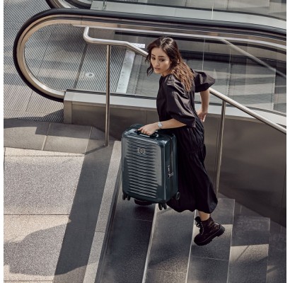 Валіза Victorinox Travel AIROX/Dark Blue S Маленька Vt610915