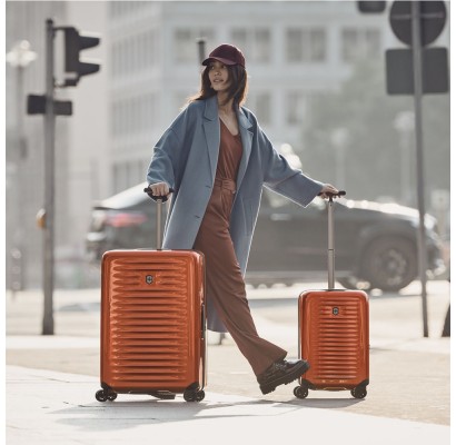 Валіза Victorinox Travel AIROX/Orange S Маленька Vt610914