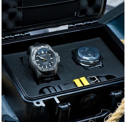 Мужские часы Victorinox Swiss Army I.N.O.X. Professional Diver Titanium V241812