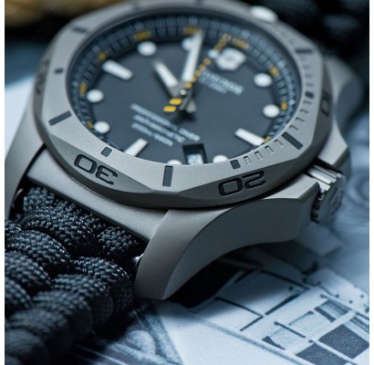 Мужские часы Victorinox Swiss Army I.N.O.X. Professional Diver Titanium V241812
