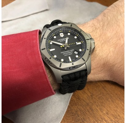 Мужские часы Victorinox Swiss Army I.N.O.X. Professional Diver Titanium V241812