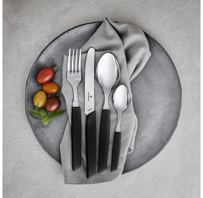 Кухонний ніж Victorinox Swiss Modern Tomato&Sausage 6.9003.11W