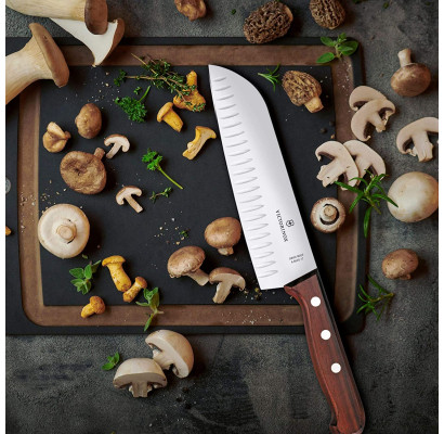 Кухонный нож Victorinox Wood Santoku 6.8520.17G