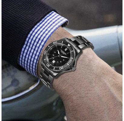 Чоловічий годинник Victorinox Swiss Army MAVERICK Large V241798