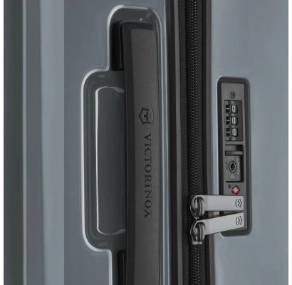 Чемодан Victorinox AIROX/Silver Средний Vt612508