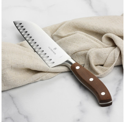 Кухонный нож Victorinox Grand Maitre Wood Santoku 7.7320.17G