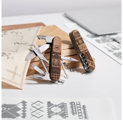Складной нож Victorinox COMPANION Wood Swiss Spirit LE 2023 1.3901.63L23