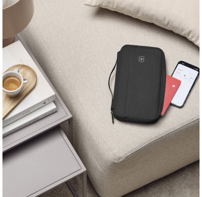 Тревелер Victorinox TRAVEL ESSENTIALS Black Vt653371