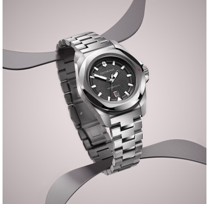 Жіночий годинник Victorinox Swiss Army I.N.O.X. Small V242036