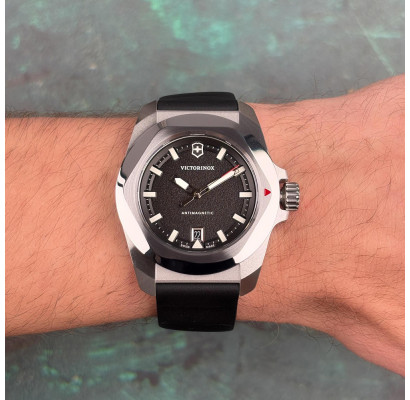 Чоловічий годинник Victorinox Swiss Army I.N.O.X. 242028