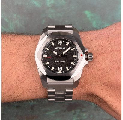 Чоловічий годинник Victorinox Swiss Army I.N.O.X. 242030
