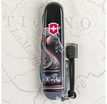 Складной нож Victorinox HUNTSMAN ZODIAC Шахматный конь 1.3713.3.Z5310pk