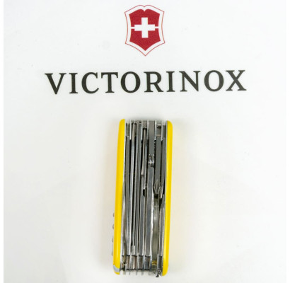 Складной нож Victorinox SWISSCHAMP 1.6795.8