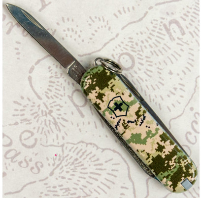 Складной нож Victorinox CLASSIC SD ARMY Пиксель 0.6223.3.W3940pw