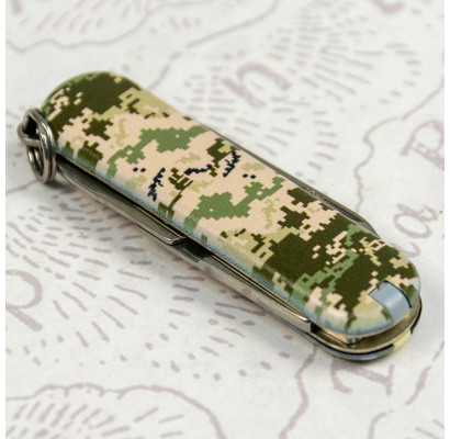 Складной нож Victorinox CLASSIC SD ARMY Пиксель 0.6223.3.W3940pw