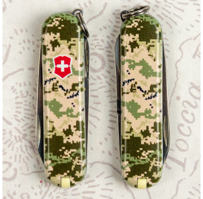 Складной нож Victorinox CLASSIC SD ARMY Пиксель с крас. Лого 0.6223.3.W3941pw