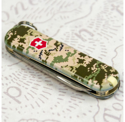 Складной нож Victorinox CLASSIC SD ARMY Пиксель с крас. Лого 0.6223.3.W3941pw