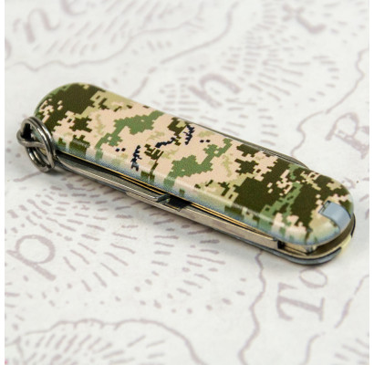Складной нож Victorinox CLASSIC SD ARMY Пиксель с крас. Лого 0.6223.3.W3941pw
