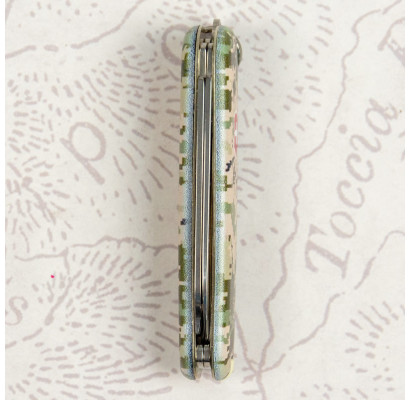 Складной нож Victorinox CLASSIC SD ARMY Пиксель с крас. Лого 0.6223.3.W3941pw