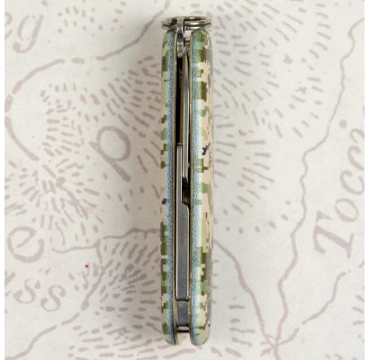 Складной нож Victorinox CLASSIC SD ARMY Пиксель с крас. Лого 0.6223.3.W3941pw