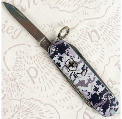 Складной нож Victorinox CLASSIC SD ARMY Пиксель синий 0.6223.3.W3942pw
