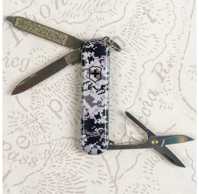 Складной нож Victorinox CLASSIC SD ARMY Пиксель синий 0.6223.3.W3942pw