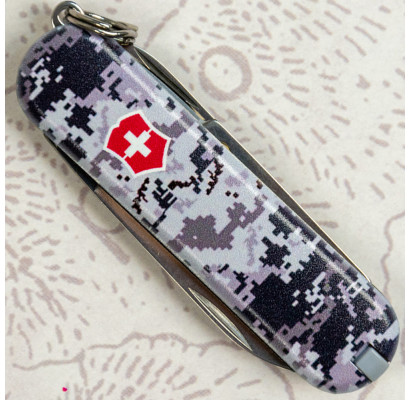 Складной нож Victorinox CLASSIC SD ARMY Пиксель синий с крас. Лого 0.6223.3.W3943pw