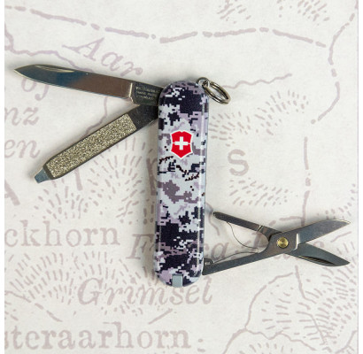 Складной нож Victorinox CLASSIC SD ARMY Пиксель синий с крас. Лого 0.6223.3.W3943pw