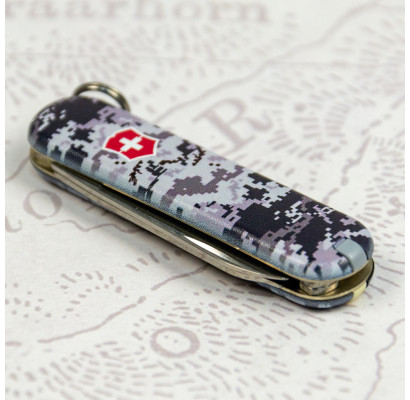 Складной нож Victorinox CLASSIC SD ARMY Пиксель синий с крас. Лого 0.6223.3.W3943pw