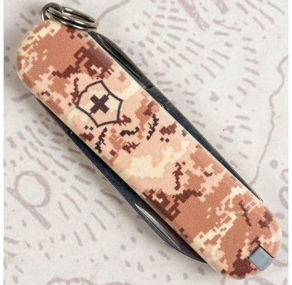Складной нож Victorinox CLASSIC SD ARMY Пиксель песочный 0.6223.7.W3944pw