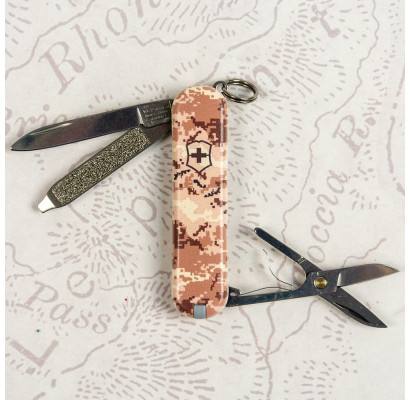 Складной нож Victorinox CLASSIC SD ARMY Пиксель песочный 0.6223.7.W3944pw