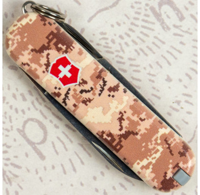 Складной нож Victorinox CLASSIC SD ARMY Пиксель песочный с крас. Лого 0.6223.7.W3945pw