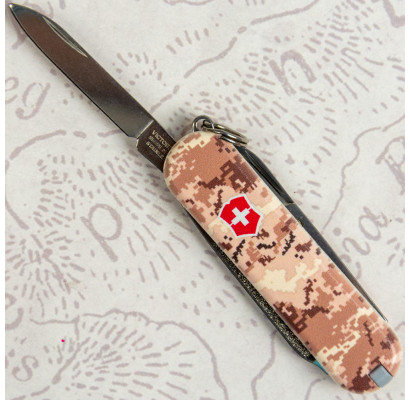 Складной нож Victorinox CLASSIC SD ARMY Пиксель песочный с крас. Лого 0.6223.7.W3945pw