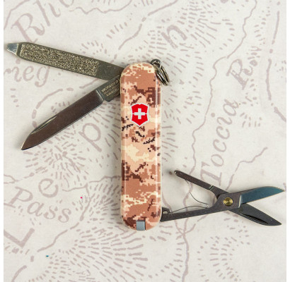 Складной нож Victorinox CLASSIC SD ARMY Пиксель песочный с крас. Лого 0.6223.7.W3945pw