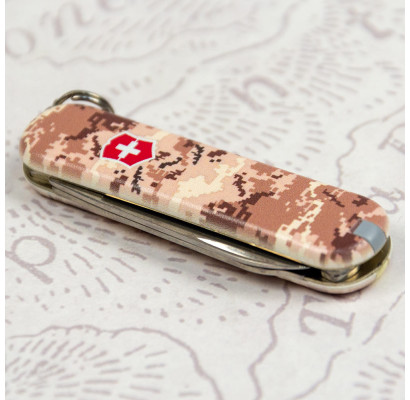 Складной нож Victorinox CLASSIC SD ARMY Пиксель песочный с крас. Лого 0.6223.7.W3945pw
