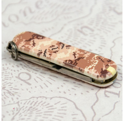 Складной нож Victorinox CLASSIC SD ARMY Пиксель песочный с крас. Лого 0.6223.7.W3945pw