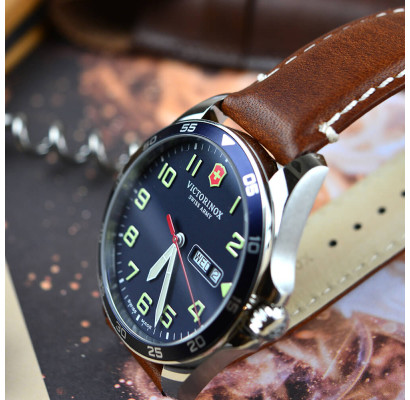 Чоловічий годинник Victorinox Swiss Army FIELDFORCE V241848