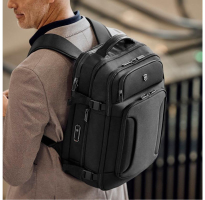 Дорожный рюкзак для ноутбука Victorinox WERKS TRAVELER 7.0 Black Vt653650
