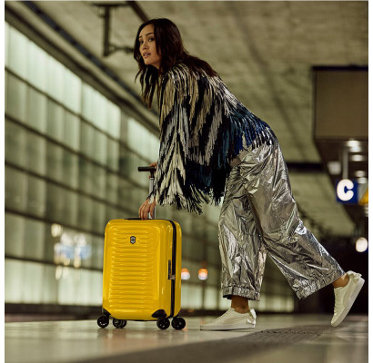 Чемодан Victorinox AIROX Gold Yellow Маленький Vt653501