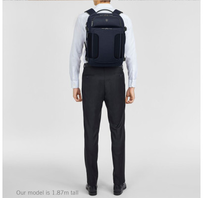 Дорожный рюкзак для ноутбука Victorinox WERKS TRAVELER 7.0 Navy Blue Vt653651