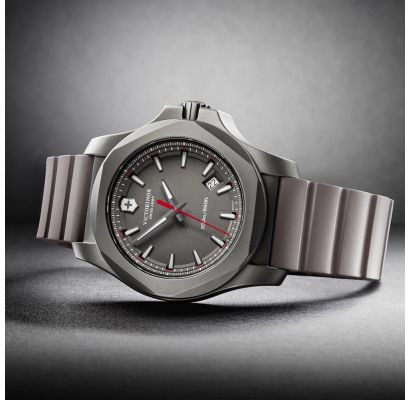 Чоловічий годинник Victorinox Swiss Army I.N.O.X V241757