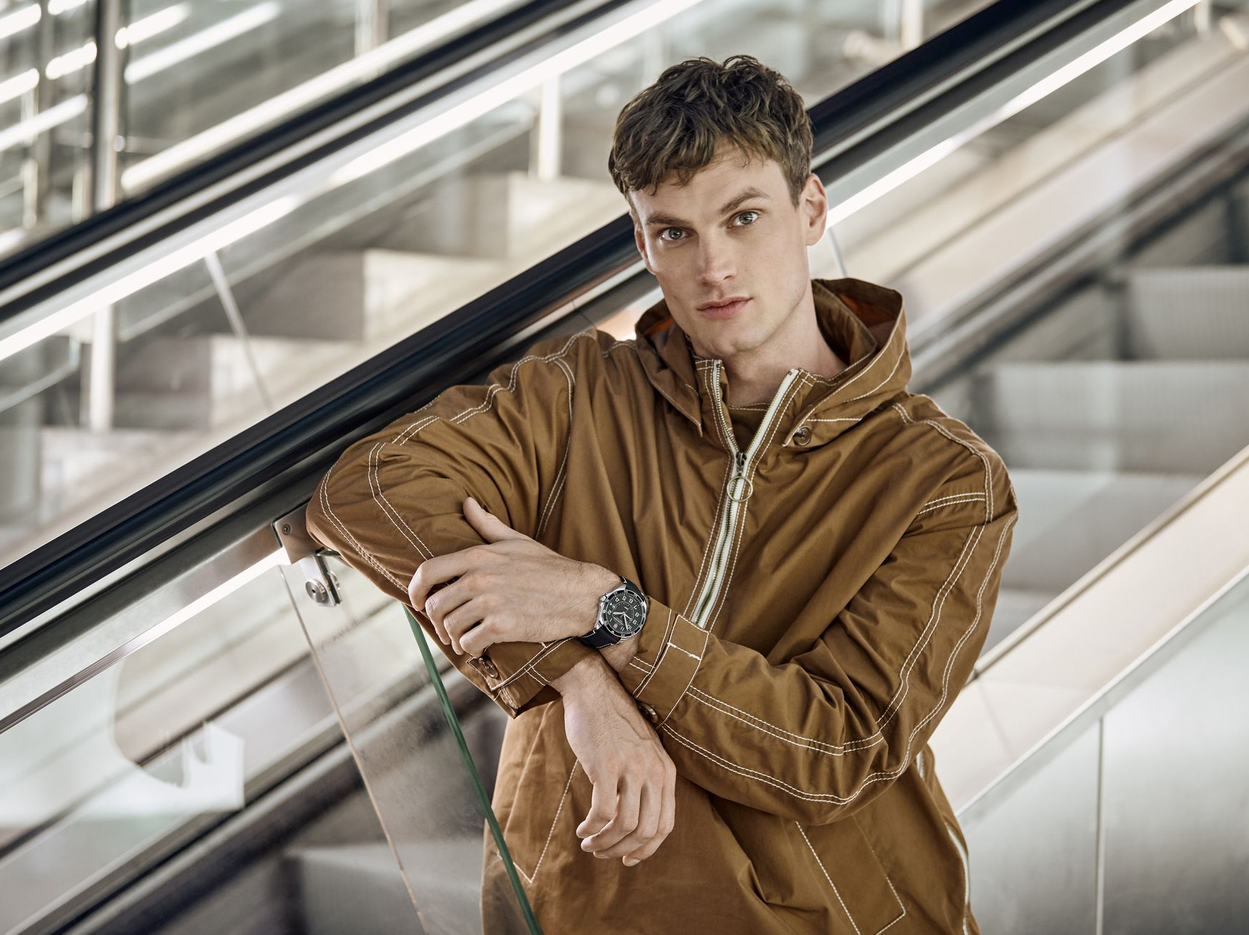 часы Викторинокс FIELDFORCE GMT