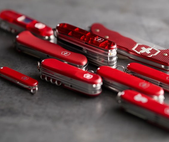 Матеріали, які використовує Victorinox для ножів, годинників, багажу